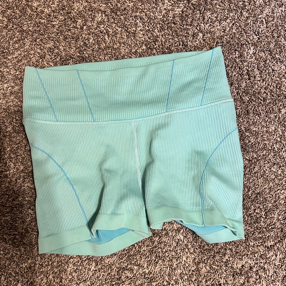 Aerie short